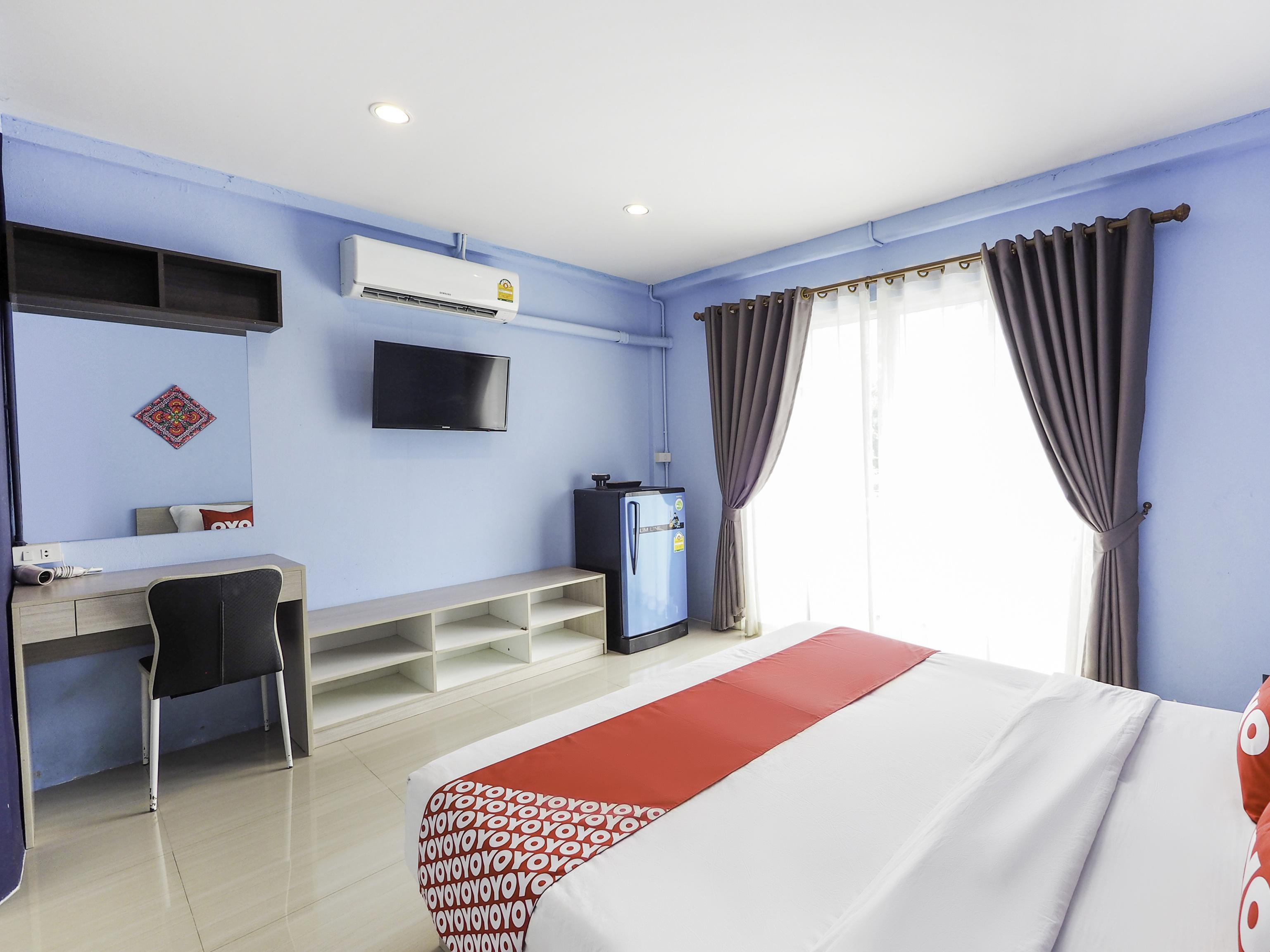 Oyo 983 The Private Hotel Чиангмай Екстериор снимка