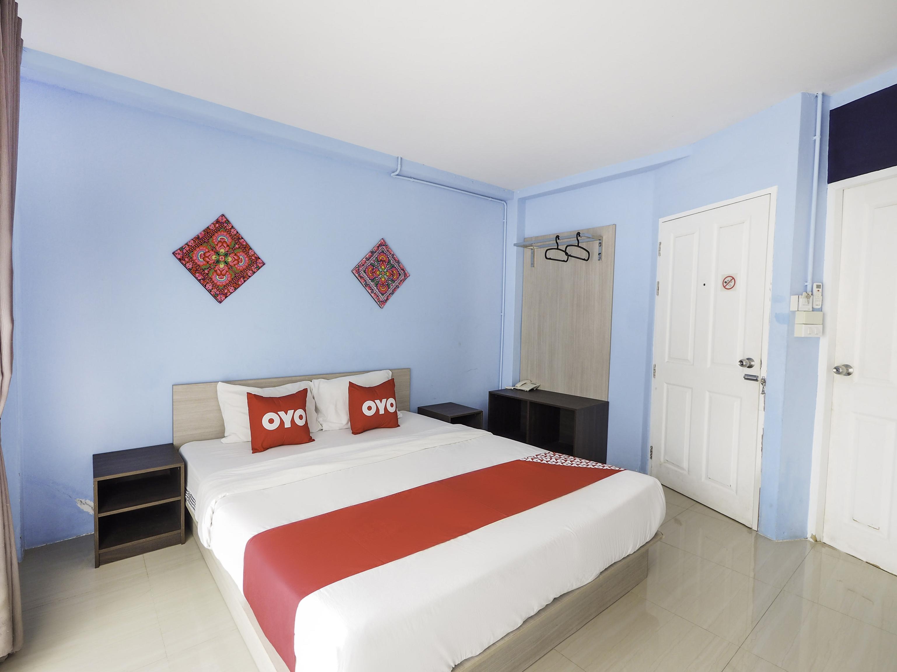 Oyo 983 The Private Hotel Чиангмай Екстериор снимка