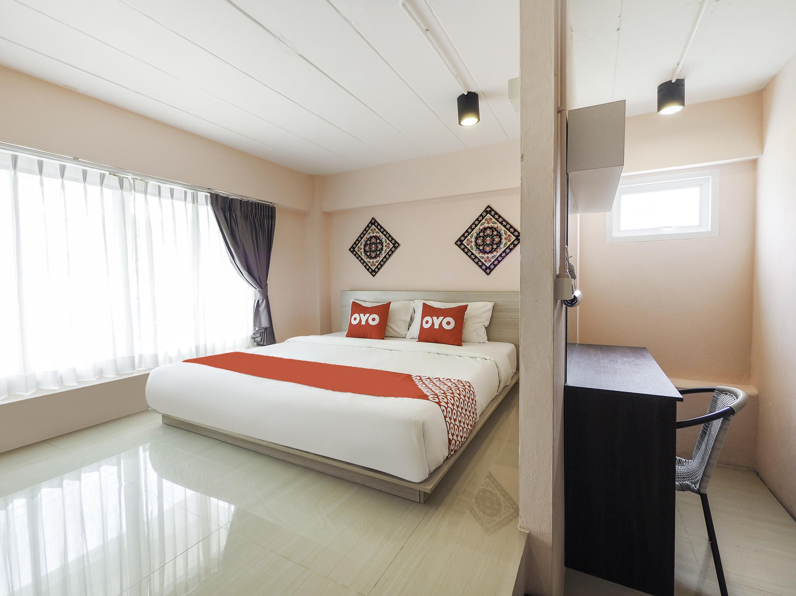 Oyo 983 The Private Hotel Чиангмай Екстериор снимка