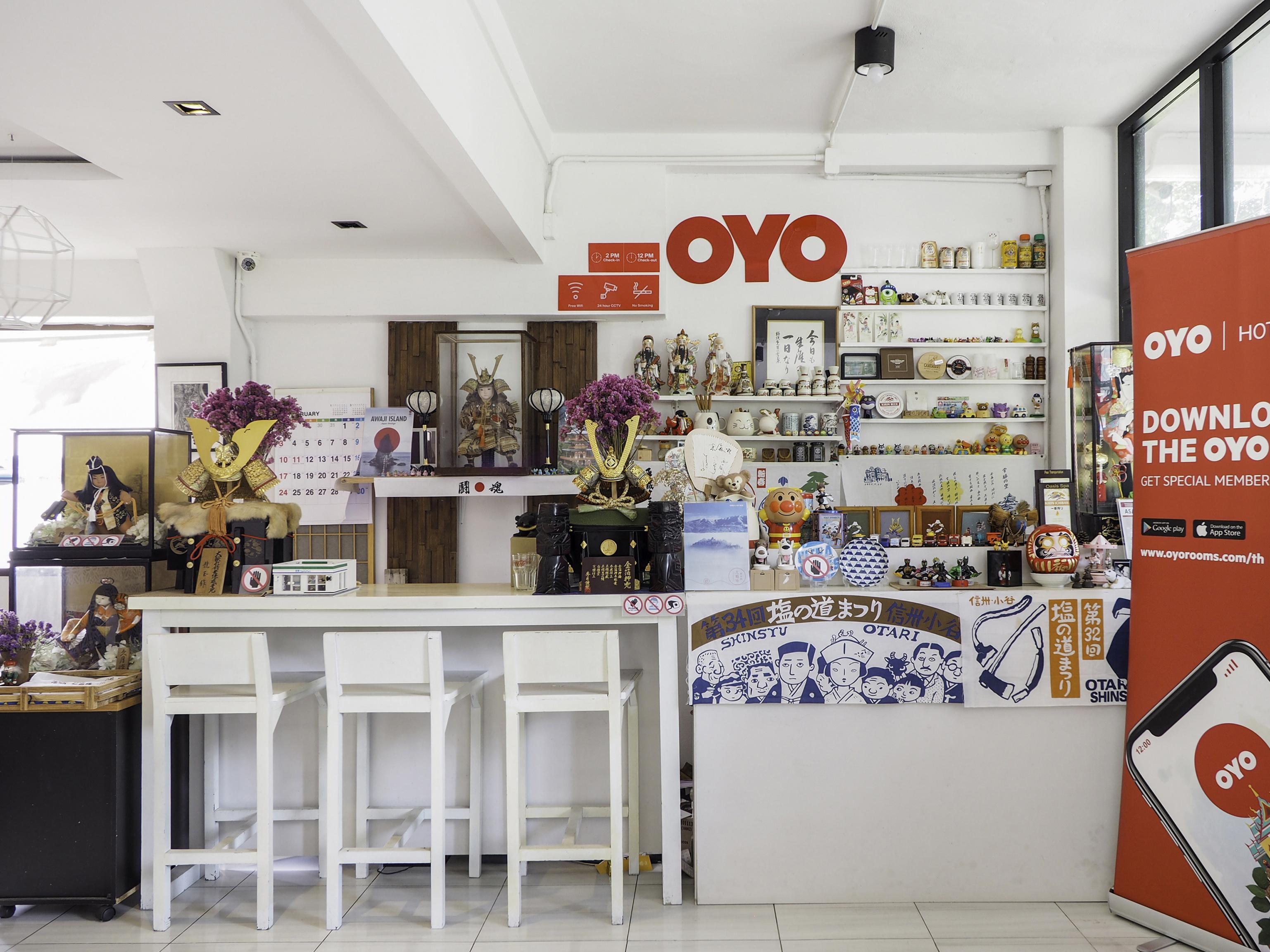 Oyo 983 The Private Hotel Чиангмай Екстериор снимка