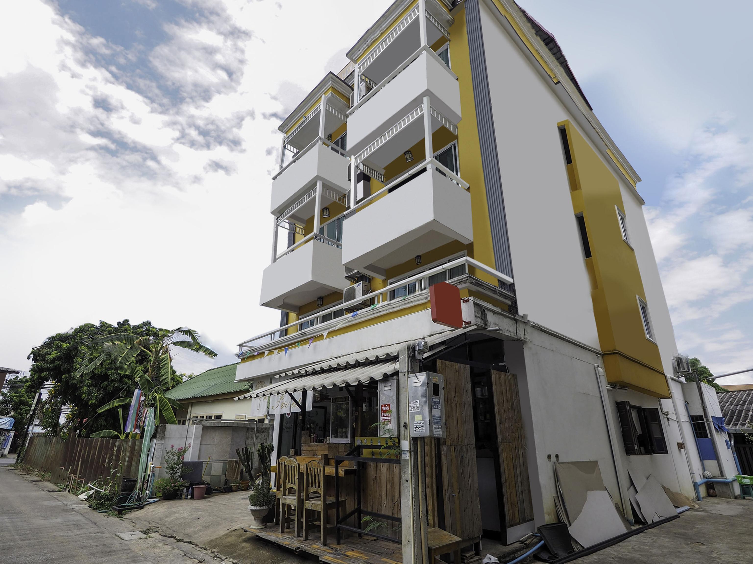 Oyo 983 The Private Hotel Чиангмай Екстериор снимка