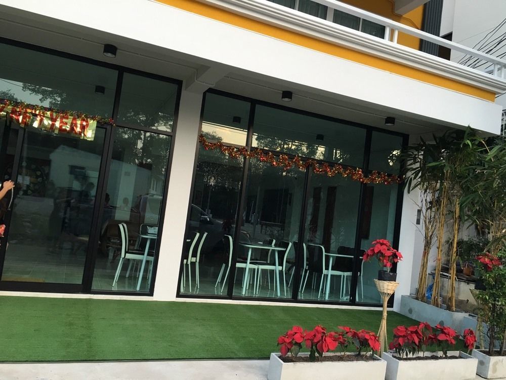 Oyo 983 The Private Hotel Чиангмай Екстериор снимка
