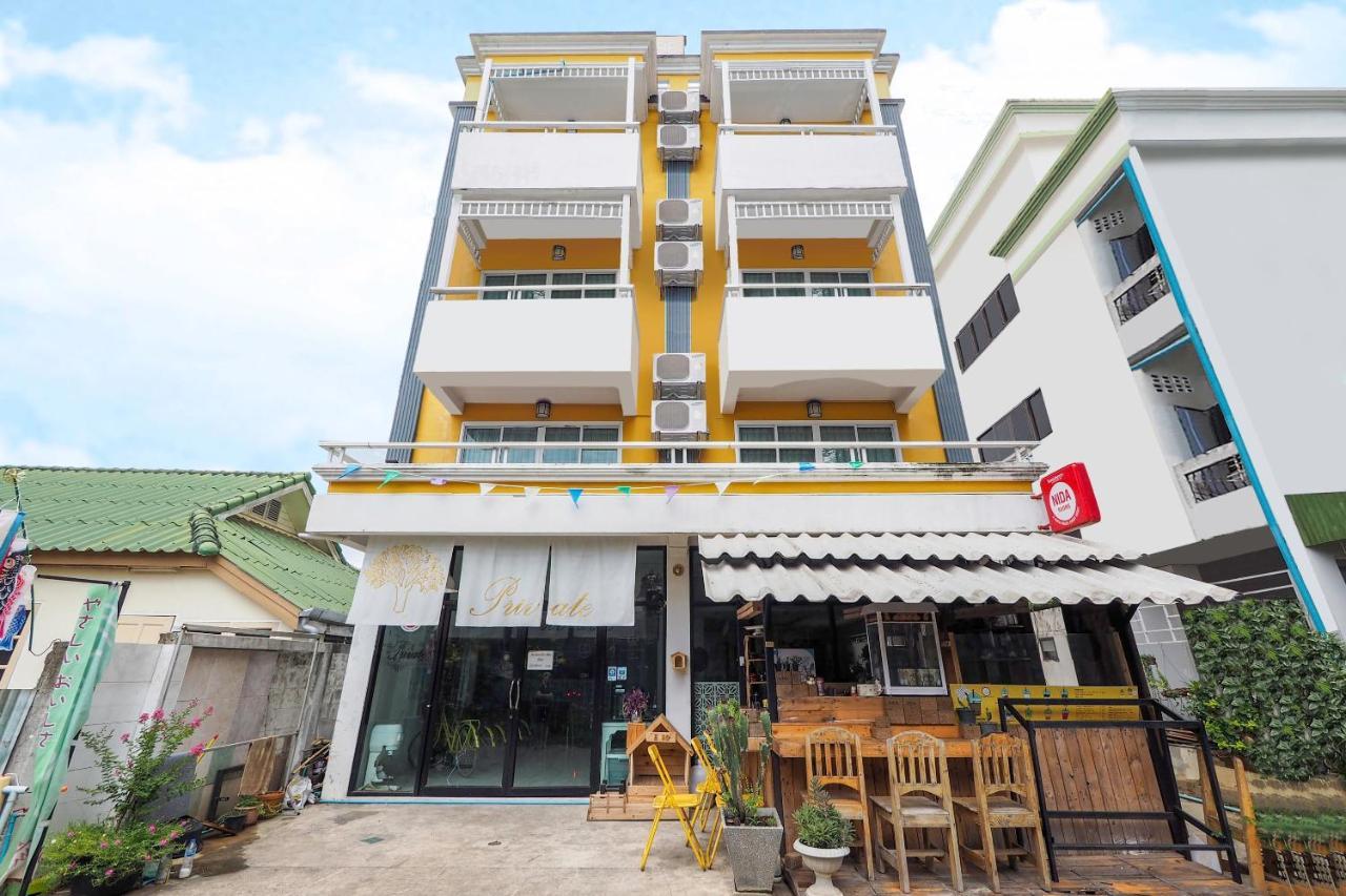 Oyo 983 The Private Hotel Чиангмай Екстериор снимка