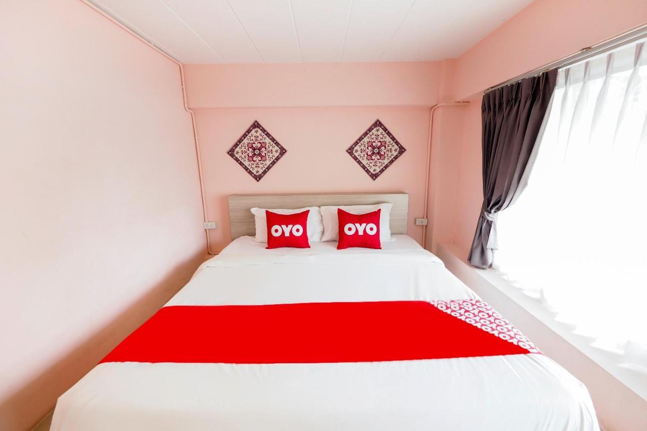 Oyo 983 The Private Hotel Чиангмай Екстериор снимка