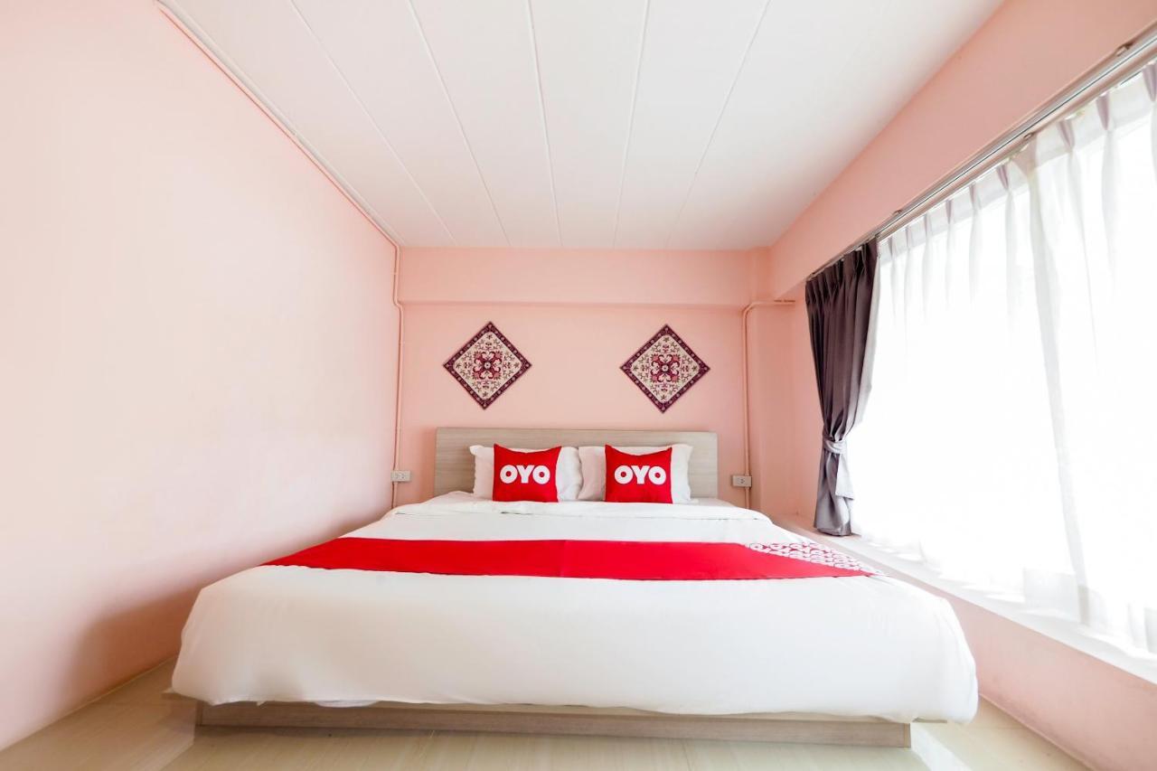 Oyo 983 The Private Hotel Чиангмай Екстериор снимка