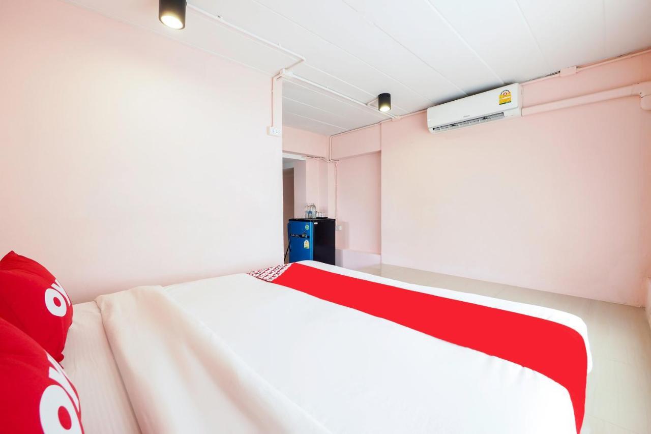 Oyo 983 The Private Hotel Чиангмай Екстериор снимка
