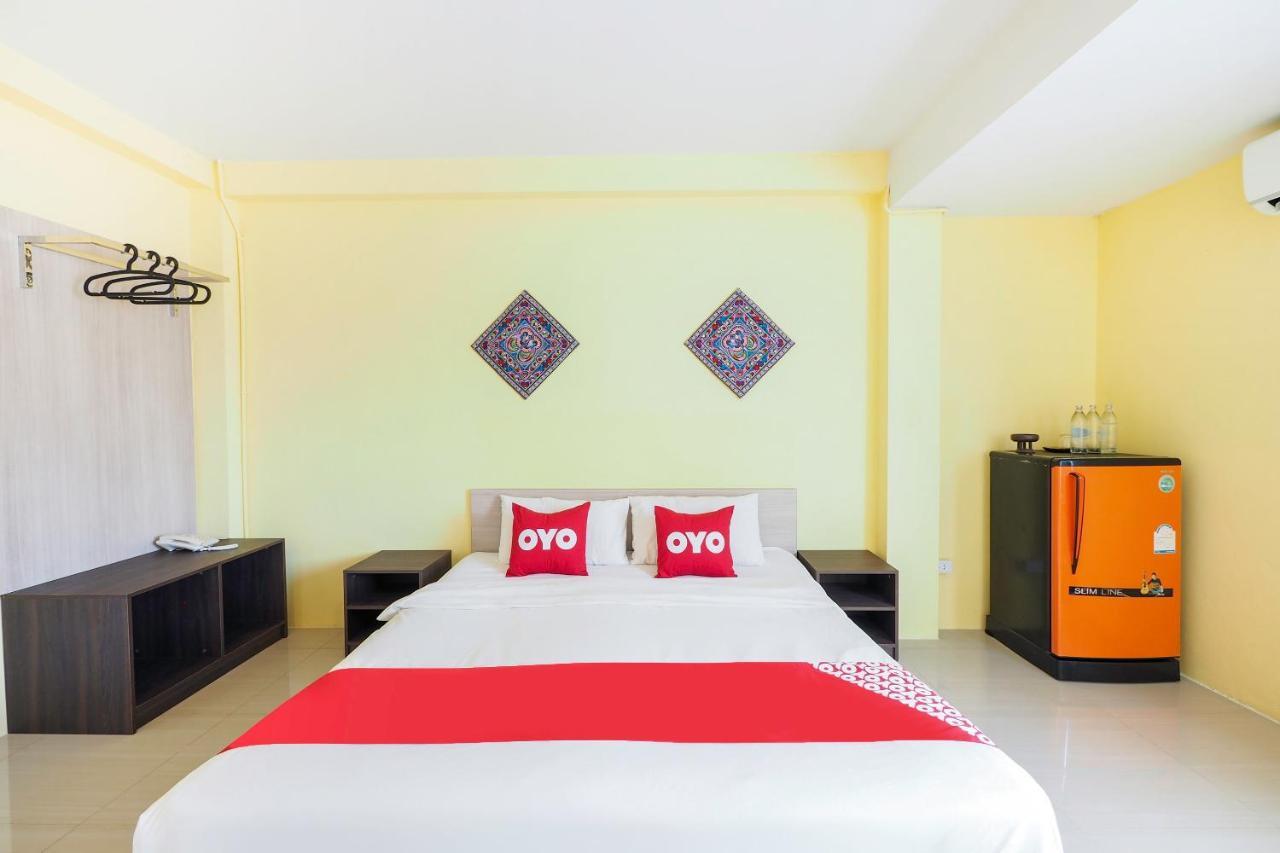 Oyo 983 The Private Hotel Чиангмай Екстериор снимка