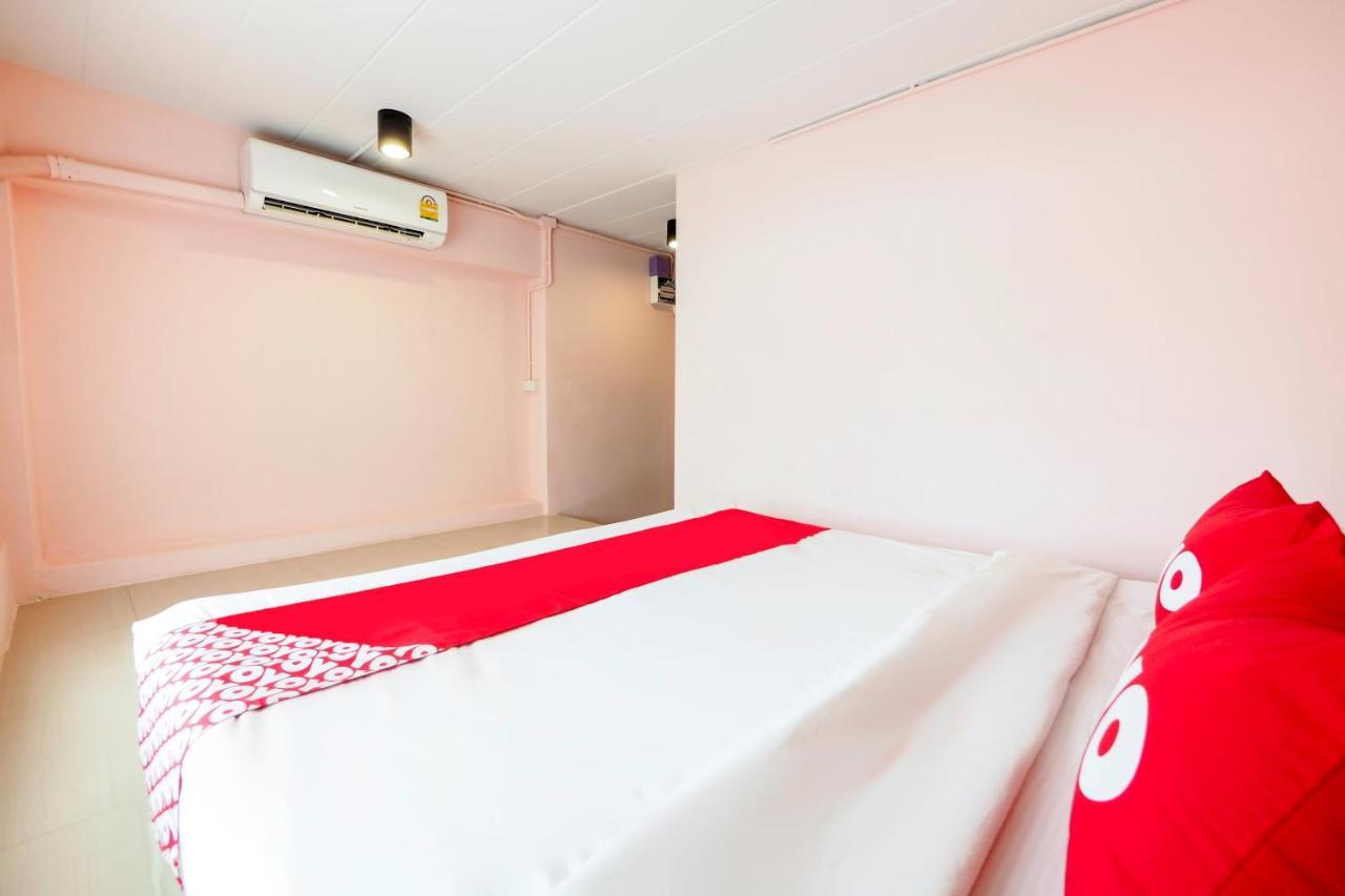 Oyo 983 The Private Hotel Чиангмай Екстериор снимка