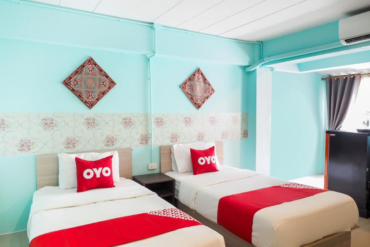Oyo 983 The Private Hotel Чиангмай Екстериор снимка