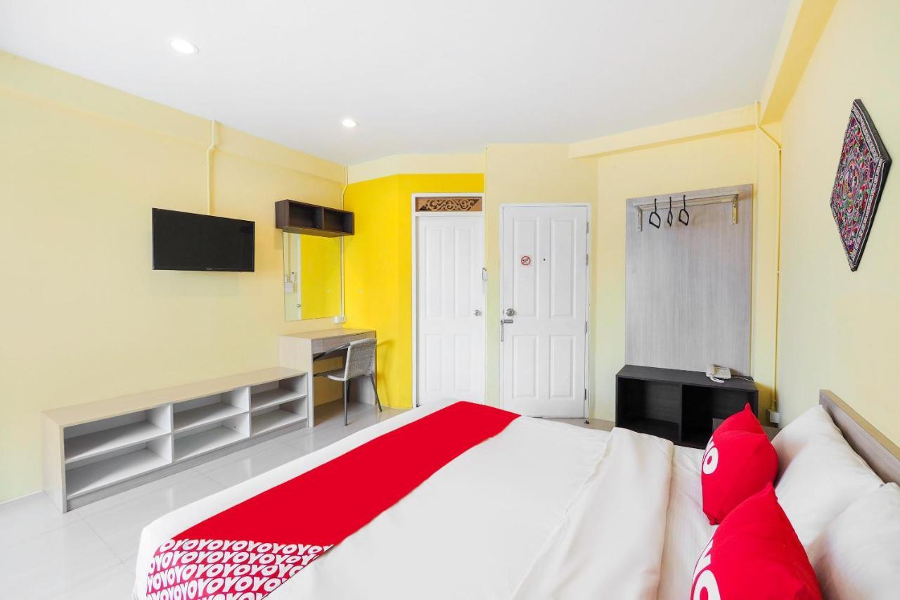 Oyo 983 The Private Hotel Чиангмай Екстериор снимка