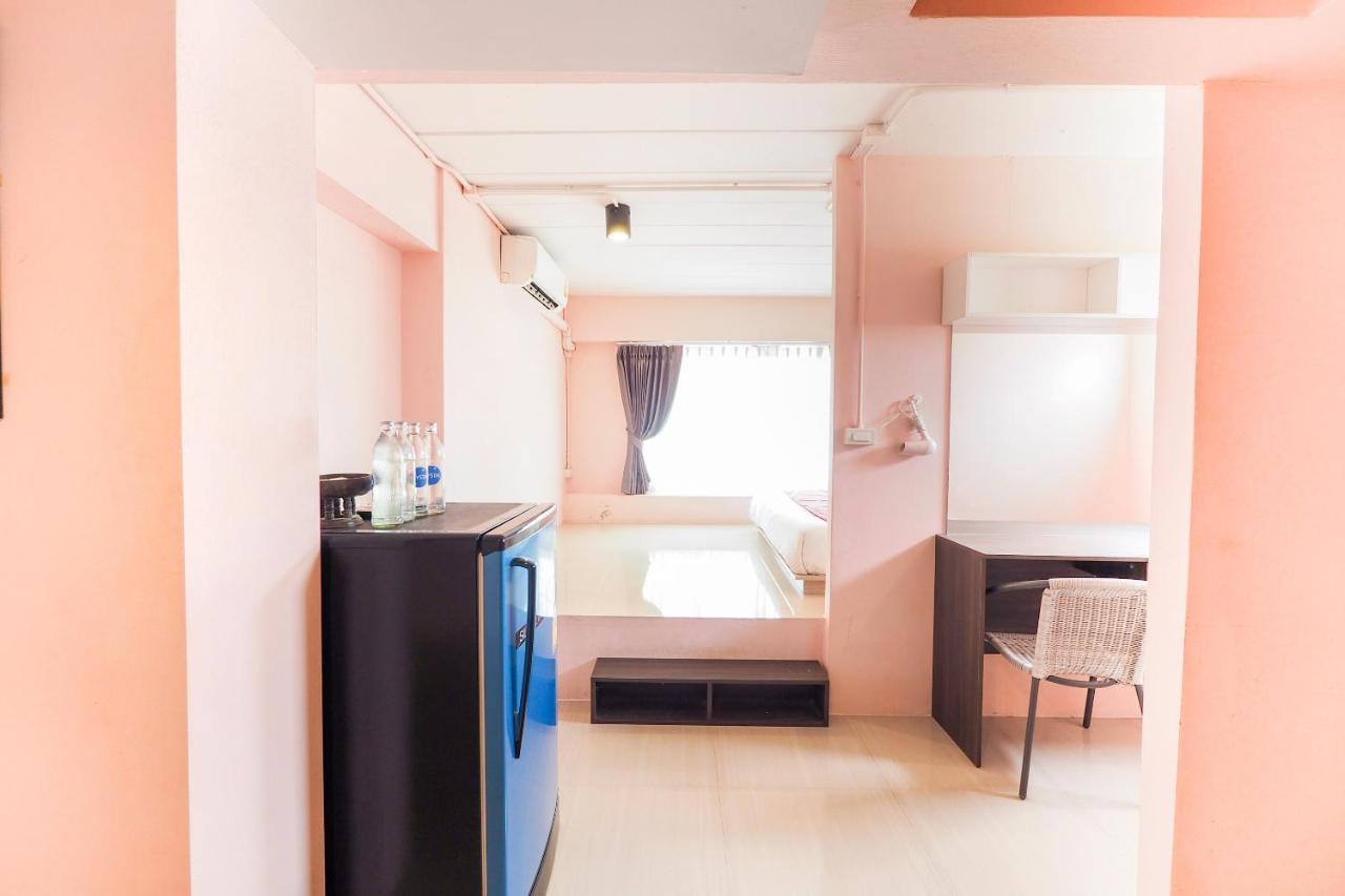Oyo 983 The Private Hotel Чиангмай Екстериор снимка