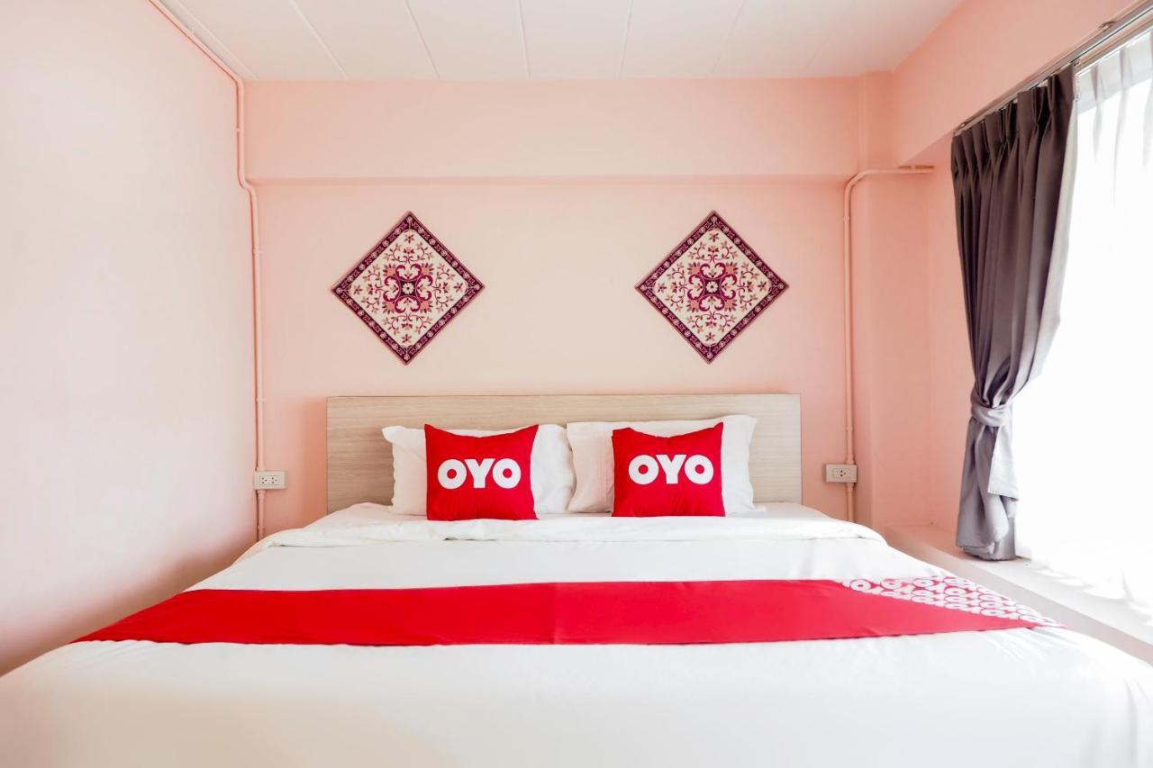 Oyo 983 The Private Hotel Чиангмай Екстериор снимка