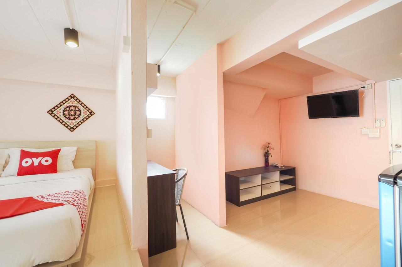 Oyo 983 The Private Hotel Чиангмай Екстериор снимка